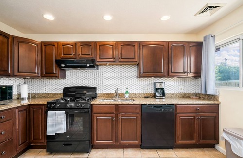 Old North Columbus House | Spacious 4-bedroom house with great amenities in enjoyable Columbus