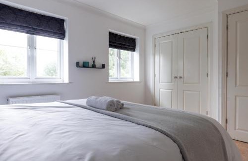 Aylesbury House | Spacious 4-Bedroom House in Aylesbury Ideal for Contractors Professionals or Larger Families