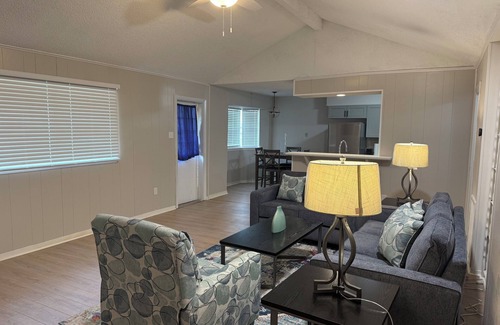 Houston House | Spacious 4-bedroom house with WiFi and AC in wonderful Houston