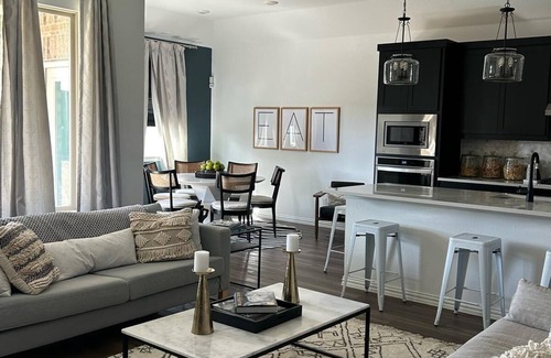 Melissa House | Spacious 4-bedroom house in charming Melissa with AC