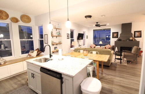 Rock Point House | Spacious 4-bedroom house on the water