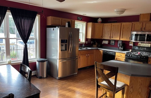 Trenton House | Spacious 4-bedroom house with AC, WiFi in superb Trenton