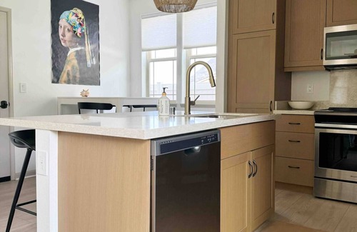 Makaha Valley House | Spacious 4-bedroom house 5 minutes from beach