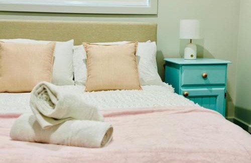 Sunbury Villa | Spacious- 4-bedroom house near Airport