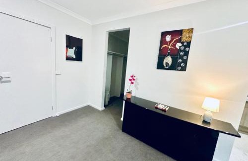 Sunbury Villa | Spacious- 4-bedroom house near Airport