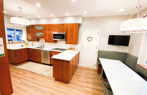 Wendel House | Spacious 4-bedroom house right off turnpike