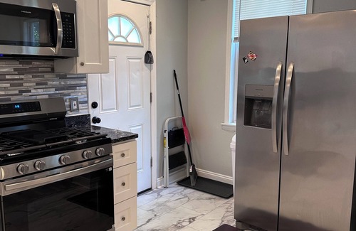 Overlea House | Spacious 4-bedroom retreat house with plenty of parking