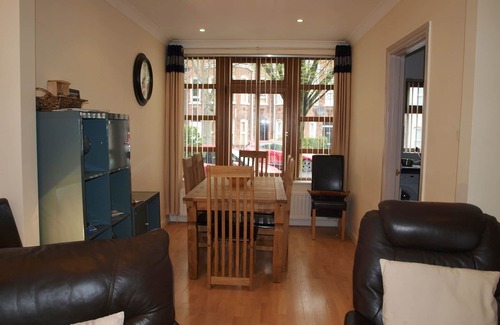 Queens Quarter House | Spacious 4-Bedroom Townhouse in Prime South Belfast Location