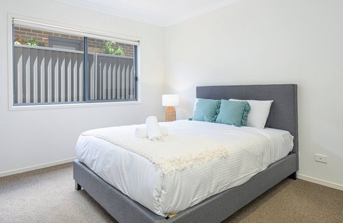 Cobbitty House | Spacious 4 Br Modern house WiFi & Parking