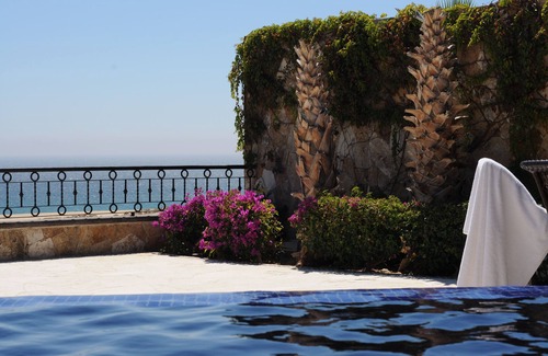 Paraiso Escondido House | Spacious 4 BR sunset beach ocean home with infinity pool, Whale watch, Golf