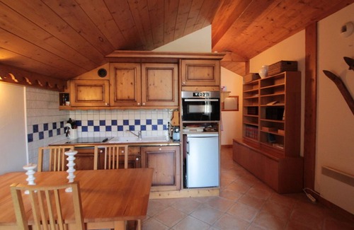 Les Carroz-d'Araches Apartment | Spacious 4-room apartment well equipped with Wi-Fi and parking, at the foot of the ski bus