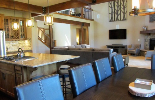 Cle Elum House | Spacious 4300 sf w/FUN Garage Game Room, Double Fairway Golf View, 3 King Beds