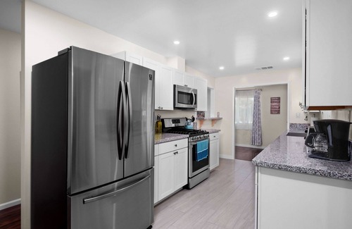 Fresno House | Spacious 4B/2Bth w Great Access to Nat'l Parks