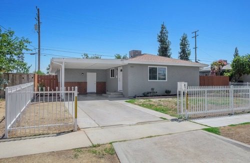 Fresno House | Spacious 4B/2Bth w Great Access to Nat'l Parks