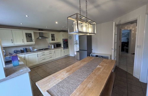 Foxton House | Spacious 4BD House with Character in Coventry