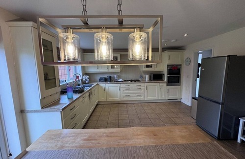 Foxton House | Spacious 4BD House with Character in Coventry