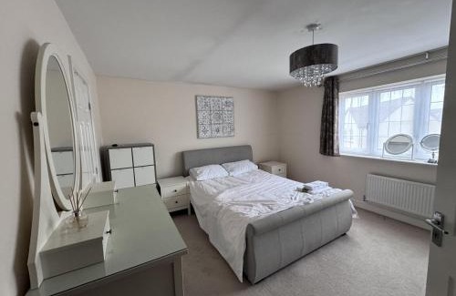 Halghton House | Spacious 4BD House with Character in Coventry