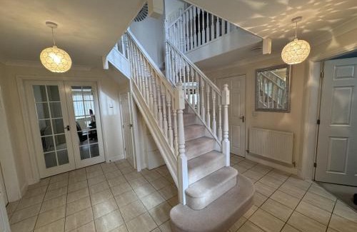 Halghton House | Spacious 4BD House with Character in Coventry