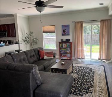 Burton House | Spacious 4Bdr house 15 Mins From Parris Island and Downtown Beaufort