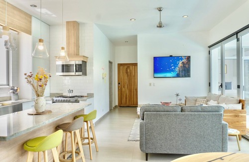 Sardinal House | Spacious 4bedroom villa plus 2 bedroom guest house same property.