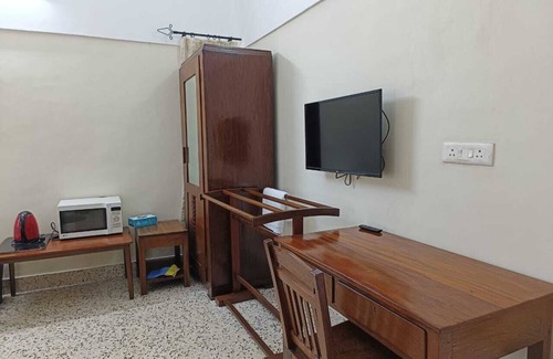 Statue Apartment | Spacious 4BHK AC Apartment, BedroomHallDiningKitchen, in the Heart of Trivandrum