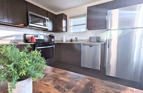 North Ironbound House | Spacious 4BR/2BA | 7Min > EWR | 20-40Min > NYC
