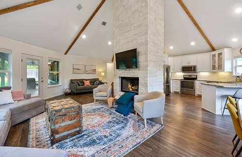 Bryan House | Spacious 4BR/3BA with bunkhouse; perfect for family and friends!