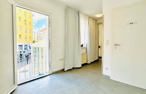Grinzing Apartment | Spacious 4BR Apt for up to 12P; 10Min to FAC Platz