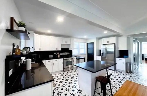 Skokie House | Spacious 4BR Family Retreat | Near Malls, Dining & Downtown | Sleeps 12+