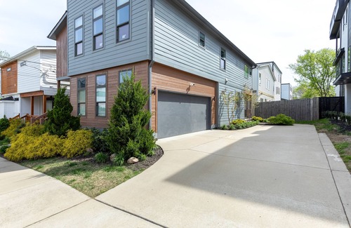 Edgehill House | Spacious 4BR Home in Nashville's Trendy Gulch Neighborhood - Mins to Broadway!