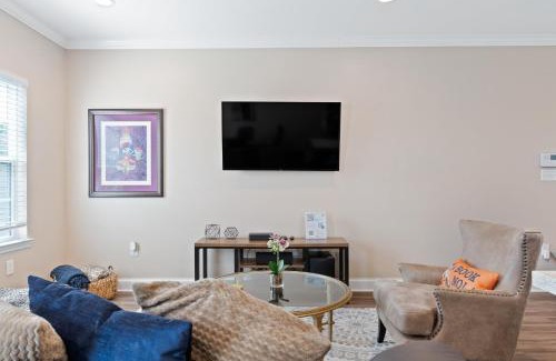 Tulane - Gravier House | Spacious 4br Mid-city Home With Pool & Balcony