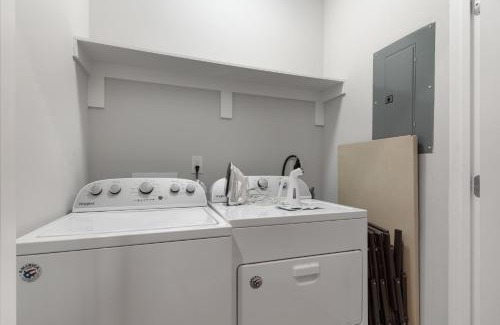 Tulane - Gravier House | Spacious 4br Mid-city Home With Pool & Balcony