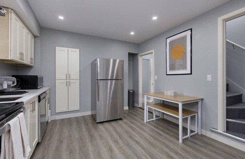 Marpole House | Spacious 4BR Retreat near YVR and DT