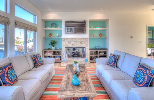 Oxnard Shores House | Spacious 4BR w/ Rooftop Deck, Fire Pit/Steps to Shore