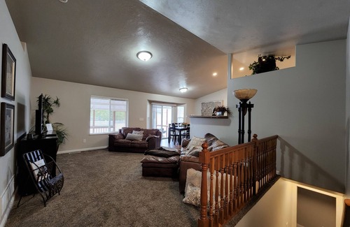 Ammon House | SPACIOUS 5 Bed/3Bath Townhome