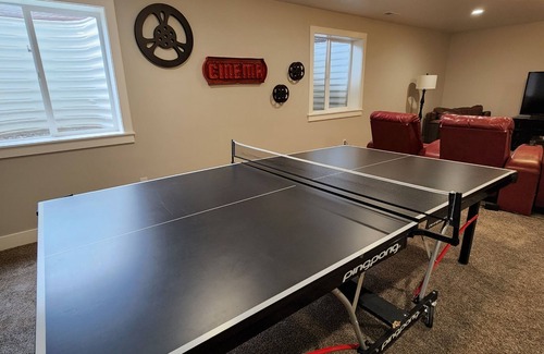 Ammon House | SPACIOUS 5 Bed/3Bath Townhome