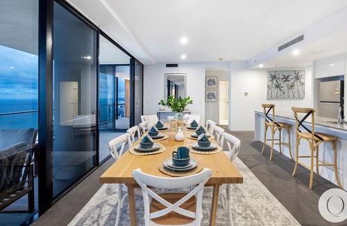 Surfers Paradise Apartment | Spacious 5 Bedroom Sub Penthouse With Ocean Views