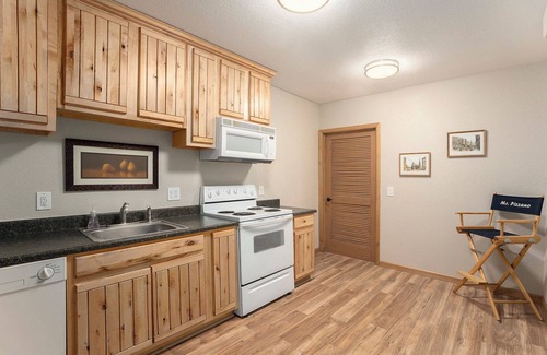 Colorado Springs House | Spacious 5-bedroom Retreat, stones throw away from Air Force Academy.