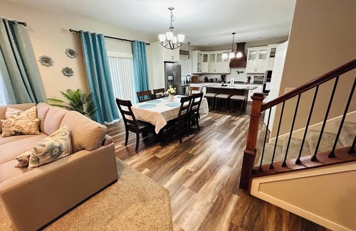 Ham Lake House | Spacious 5-bedroom 4-bathroom house in an acre land in Ham Lake