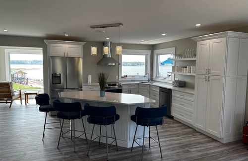 Montague House | Spacious 5-bedroom beach house in charming Roma Point with WiFi, AC