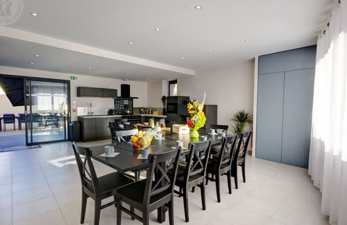 Montchal Cottage | Spacious 5-Bedroom Cottage with Terrace, Garden & Jacuzzi in Montchal