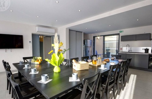 Montchal Cottage | Spacious 5-Bedroom Cottage with Terrace, Garden & Jacuzzi in Montchal