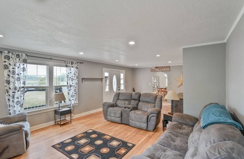 Albany Other | Spacious 5-bedroom farmhouse in superb Albany with AC. Close to OSU, I5, LBCC