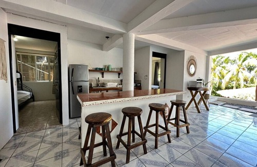 Tamanique House | Spacious 5-bedroom house with AC, WiFi in Atami! Perfect for families!