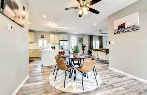 Central Arlington House | Spacious 5-bedroom house in charming Arlington with WiFi, AC