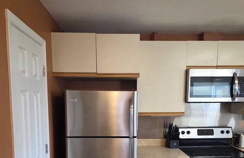 College House | Spacious 5-bedroom house that sleeps 16+ in charming Fairbanks with WiFi