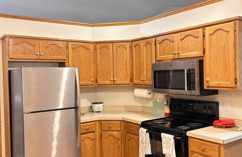 Moorhead House | Spacious 5-bedroom house in charming Moorhead with WiFi, AC , YouTube TV &more