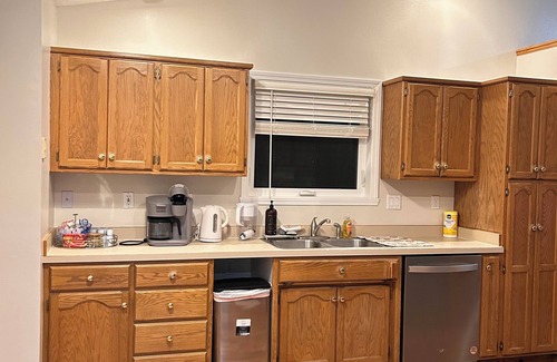 Moorhead House | Spacious 5-bedroom house in charming Moorhead with WiFi, AC , YouTube TV &more