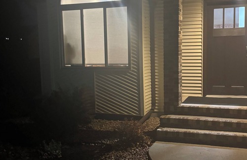 Moorhead House | Spacious 5-bedroom house in charming Moorhead with WiFi, AC , YouTube TV &more