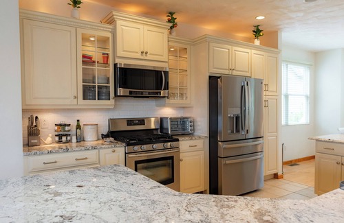 Jefferson Township House | Spacious 5-bedroom house with Majestic Views Hot Tub in delightful Hidden Valley